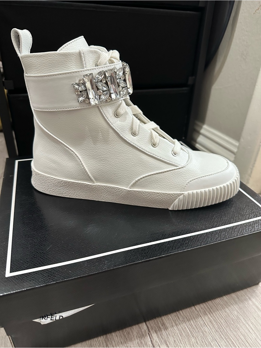 New Karl Lagerfeld Paris Women's Jeren high-top Sneakers Sz 8.5 - Picture 3 of 10